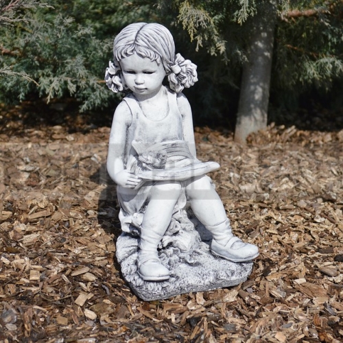 Padon ülő kislány szobor ba 138