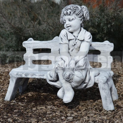 Padon ülő lány szobor ba 62