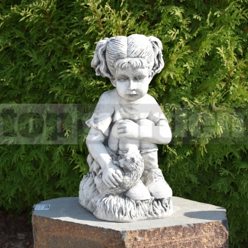Guggoló kislány szobor ba 171