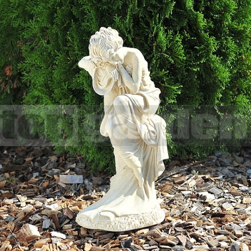 Nő faággal szobor 225